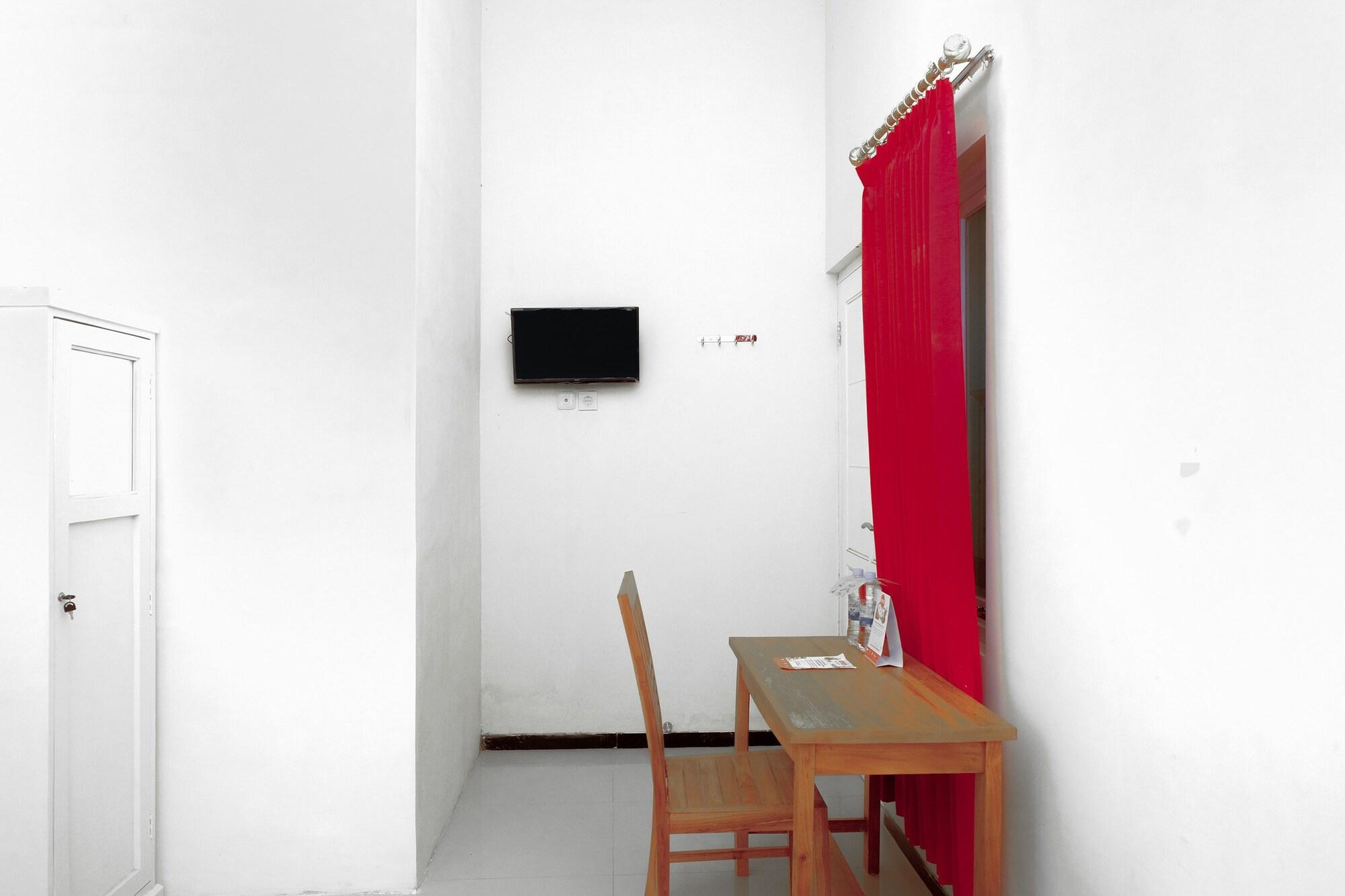 Oyo 314 Emas 23 Guest House Syariah Malang Ngoại thất bức ảnh