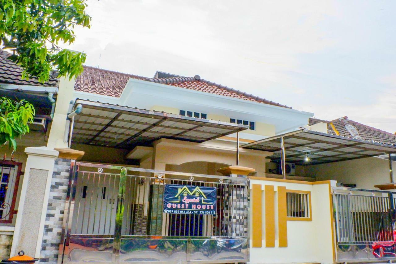 Oyo 314 Emas 23 Guest House Syariah Malang Ngoại thất bức ảnh